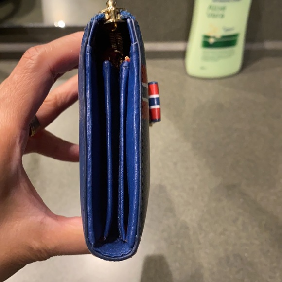 Authentic Ferragamo Wallet - Picture 8 of 12